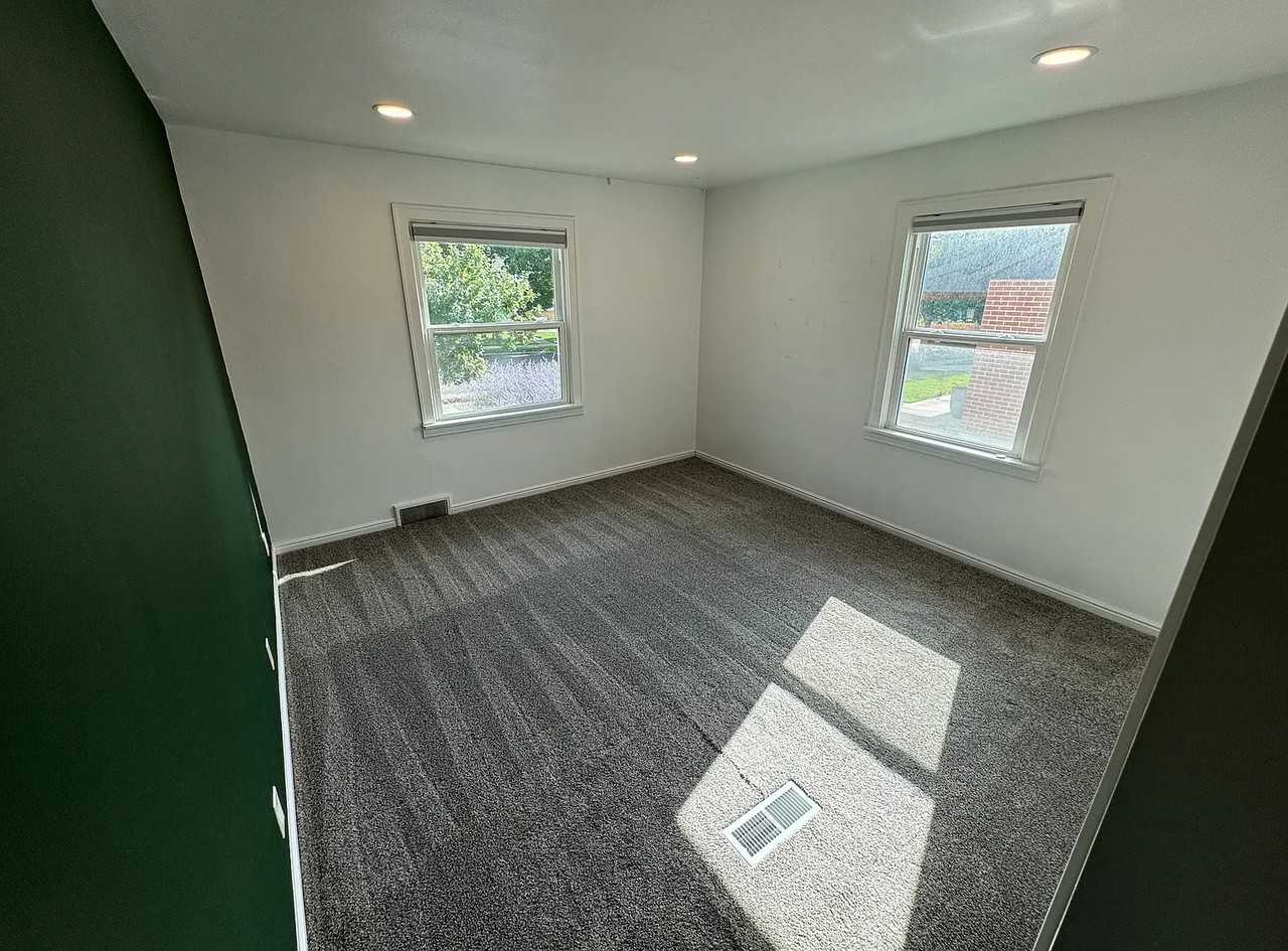 2243 E Hollywood Ave - Photo 6 of 14