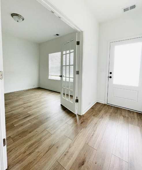 313 Winston Way - Photo 3 of 20