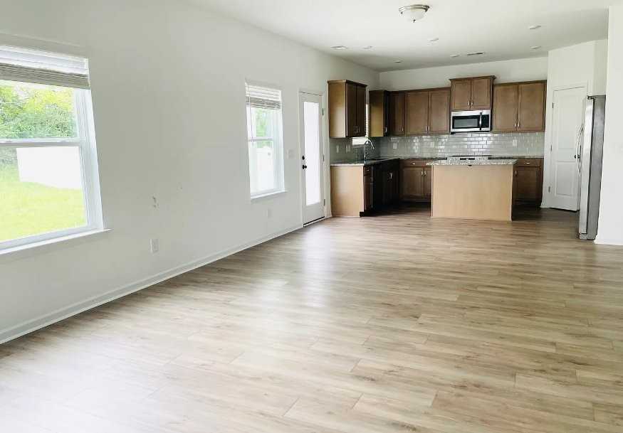 313 Winston Way - Photo 5 of 20