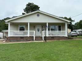 featured image of 906 E Green St