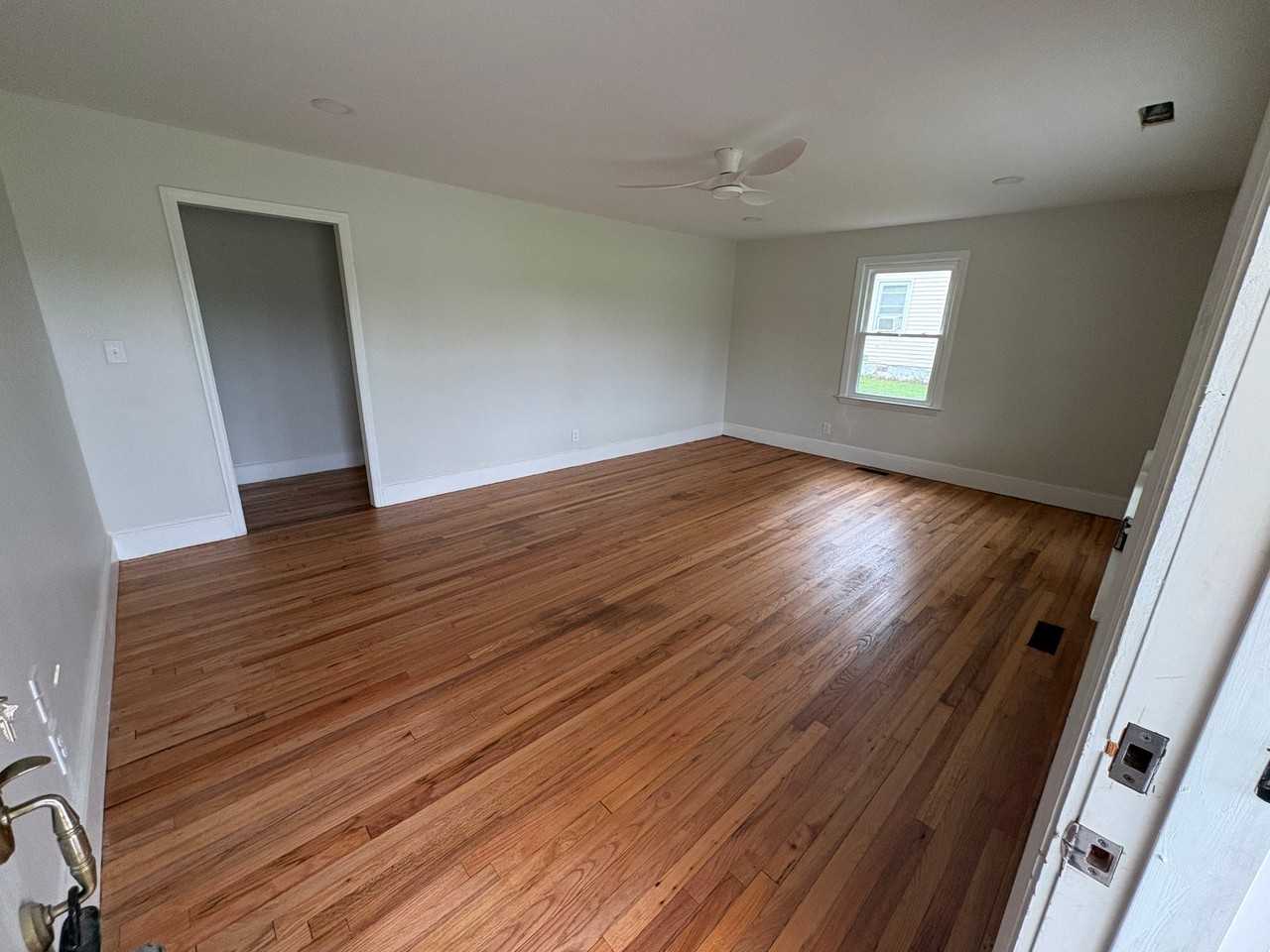 906 E Green St - Photo 6 of 6