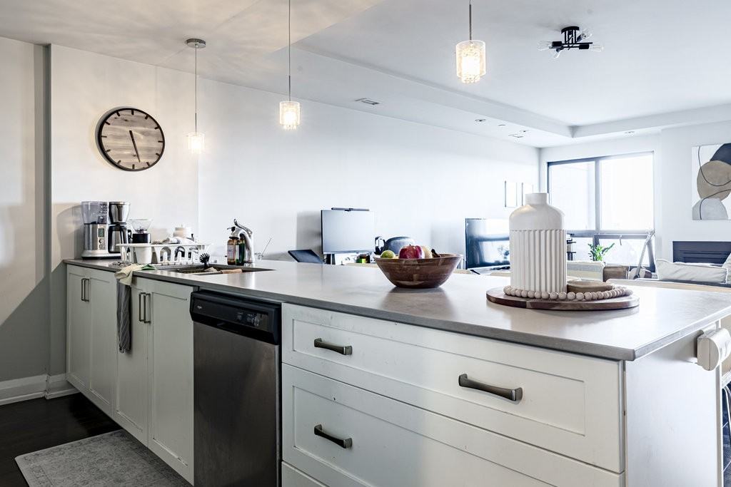 181 James Street North #713 - Photo 3 of 20