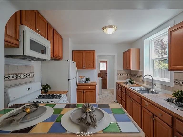 2170 Golden Avenue - Photo 3 of 18