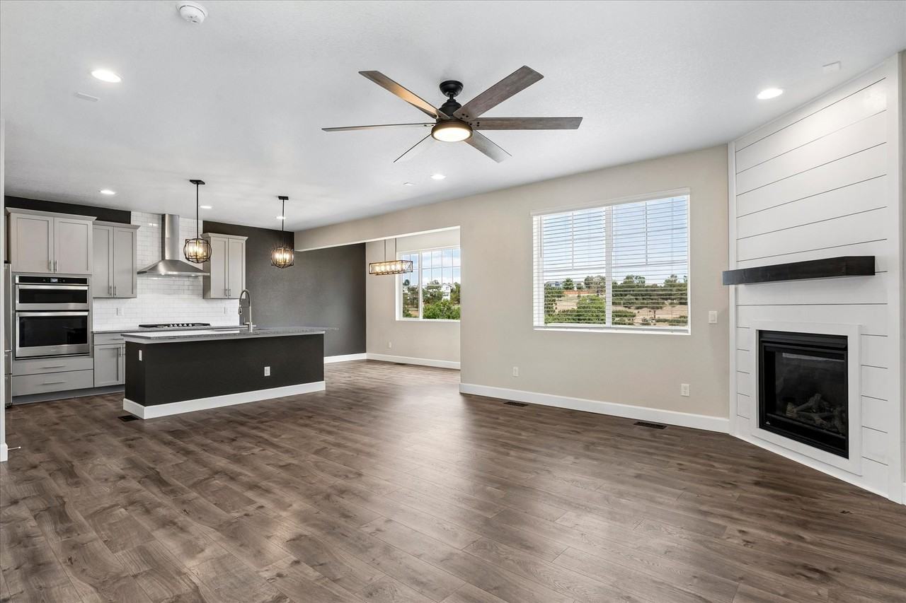 5355 Canyon View Dr - Photo 3 of 20