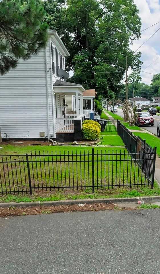 1701 Des Moines Ave - Photo 2 of 11
