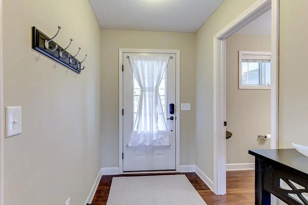 3430 Chestnut Ln - Photo 3 of 20
