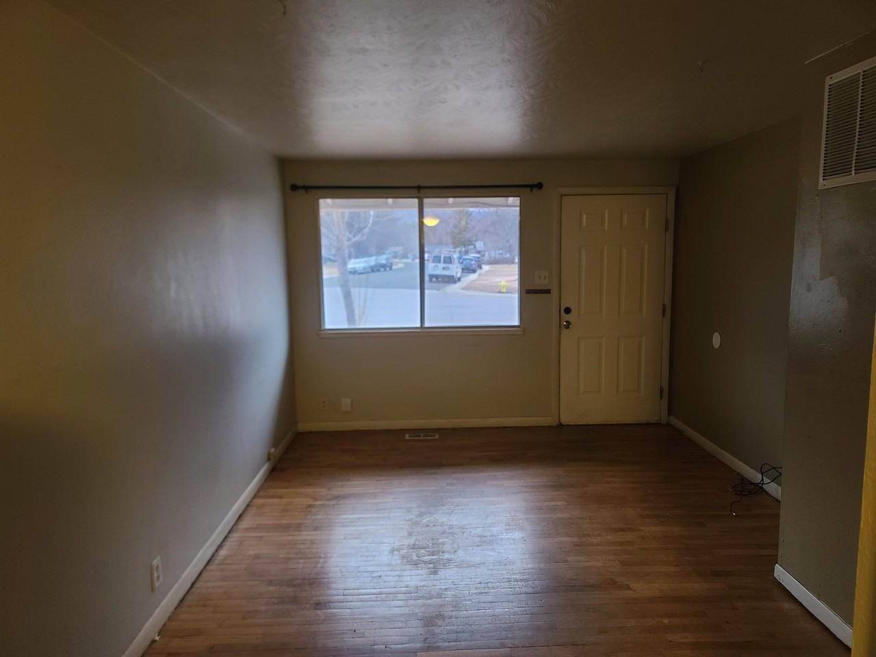 1104 Castlerock Dr - Photo 5 of 12
