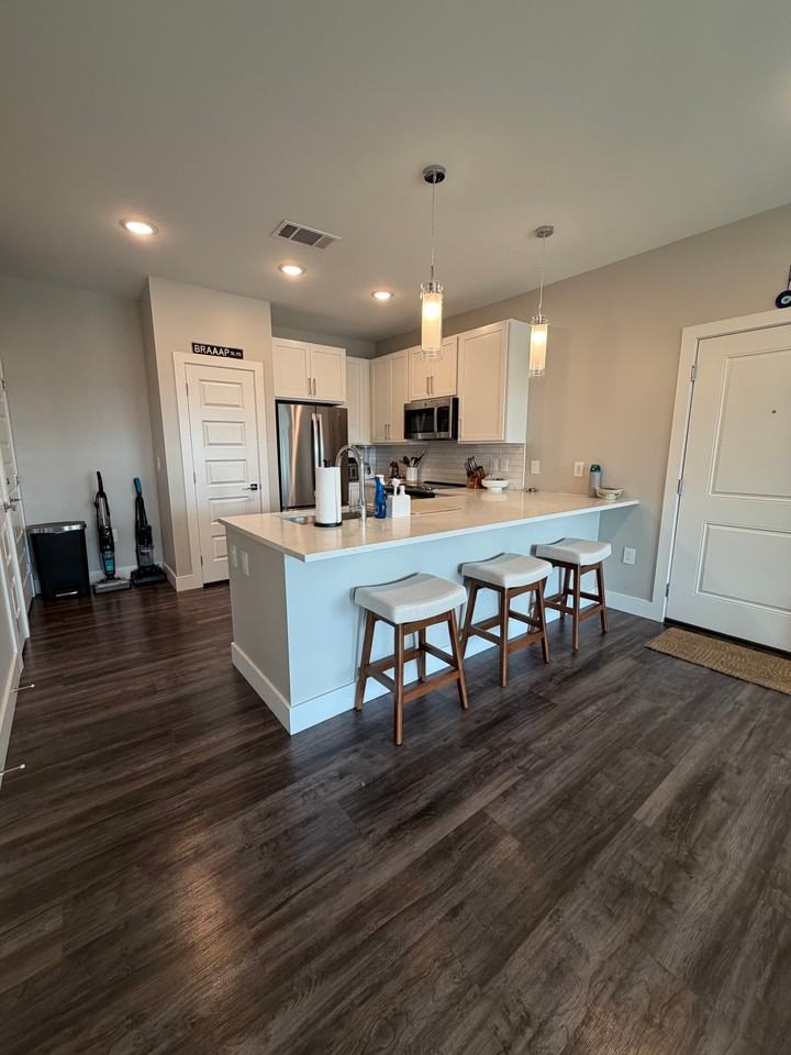 150 S Stafford Ave #17305 - Photo 3 of 15