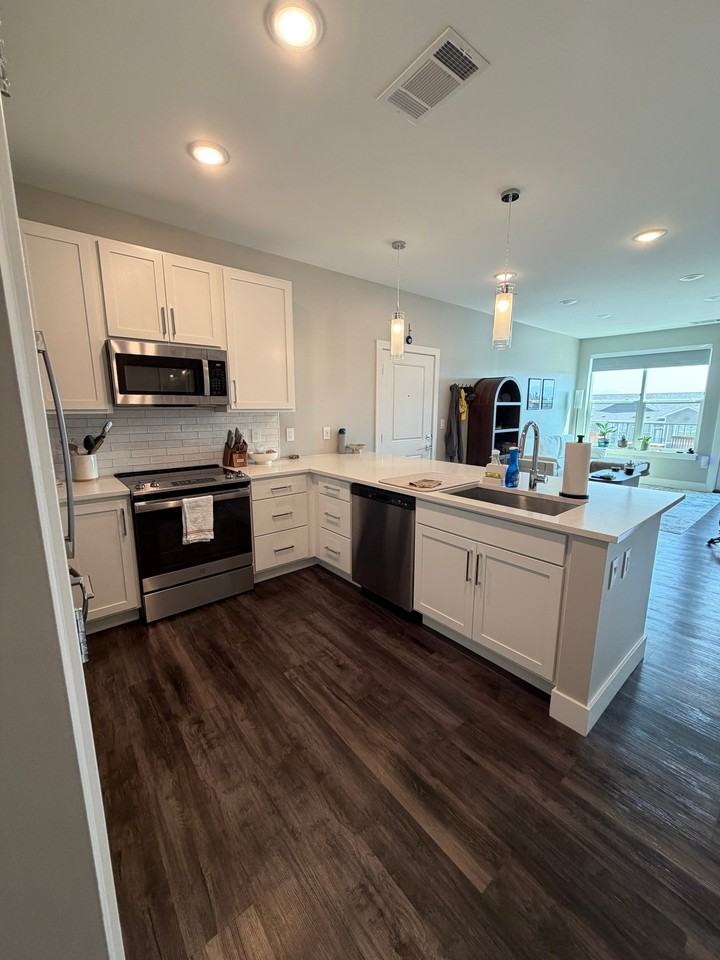 150 S Stafford Ave #17305 - Photo 4 of 15