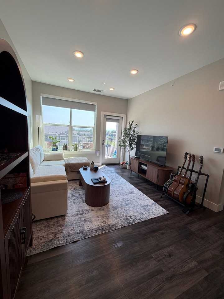 150 S Stafford Ave #17305 - Photo 5 of 15
