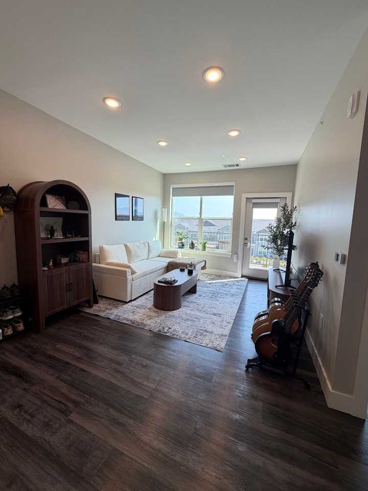150 S Stafford Ave #17305 - Photo 6 of 15