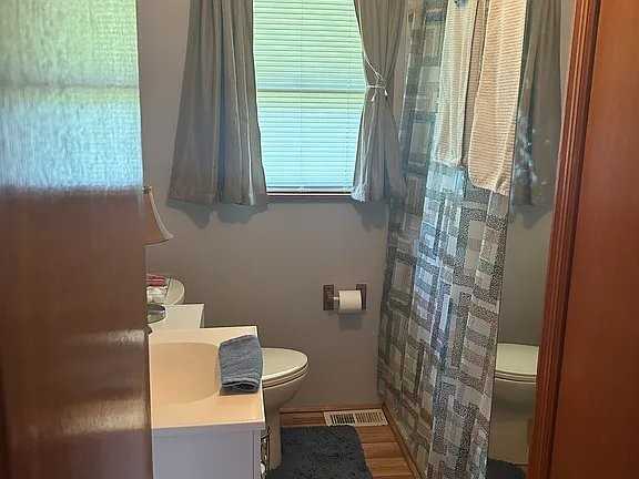 1509 Circle Dr - Photo 2 of 13