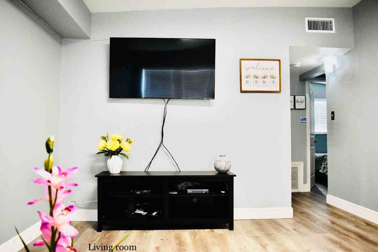 9216 82nd St - Photo 7 of 14