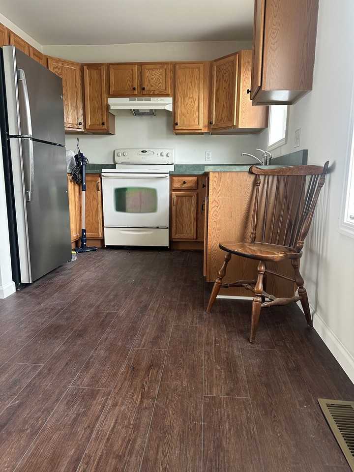 177 Sherman Ave Apt B - Photo 3 of 10
