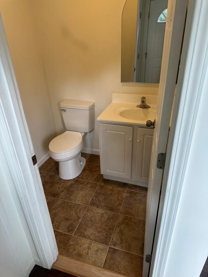177 Sherman Ave Apt B - Photo 4 of 10