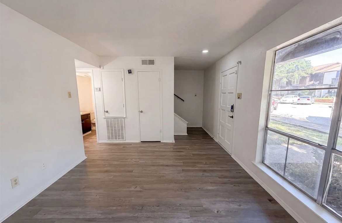 258 Rolling Hills Pl - Photo 2 of 10