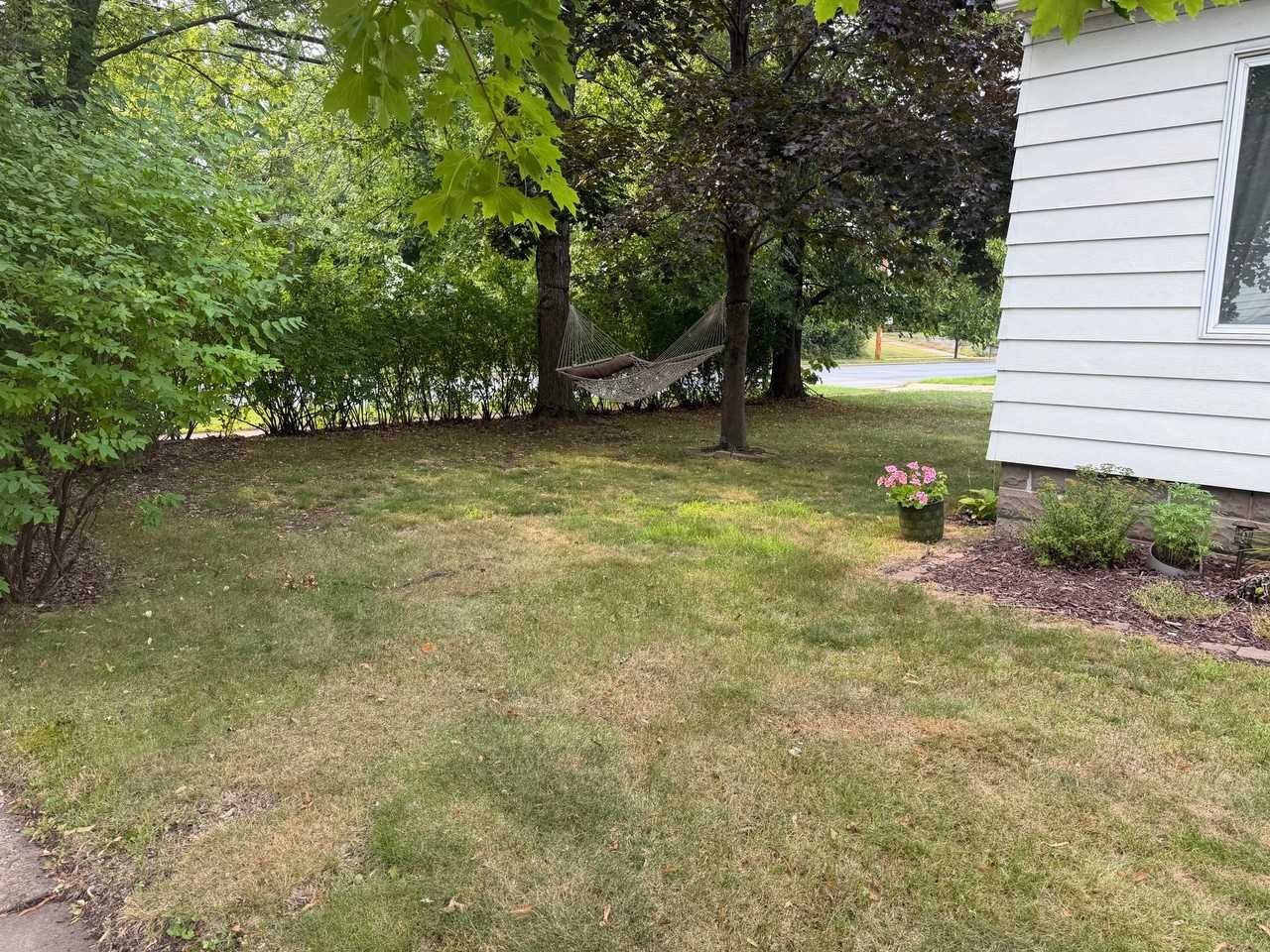 2206 Omaha St - Photo 5 of 13