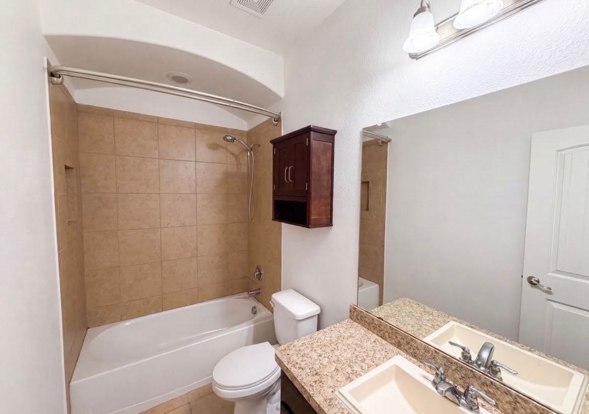 1008 Edgewater Dr - Photo 2 of 14