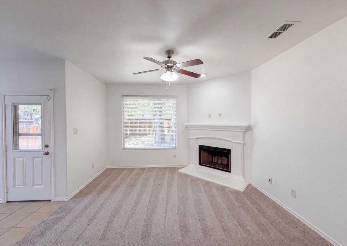 1008 Edgewater Dr - Photo 3 of 14