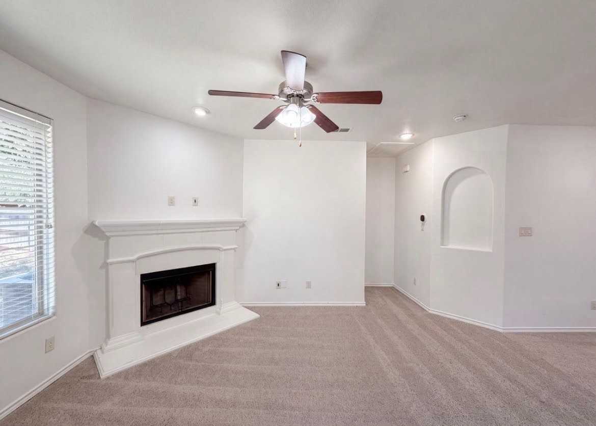 1008 Edgewater Dr - Photo 4 of 14