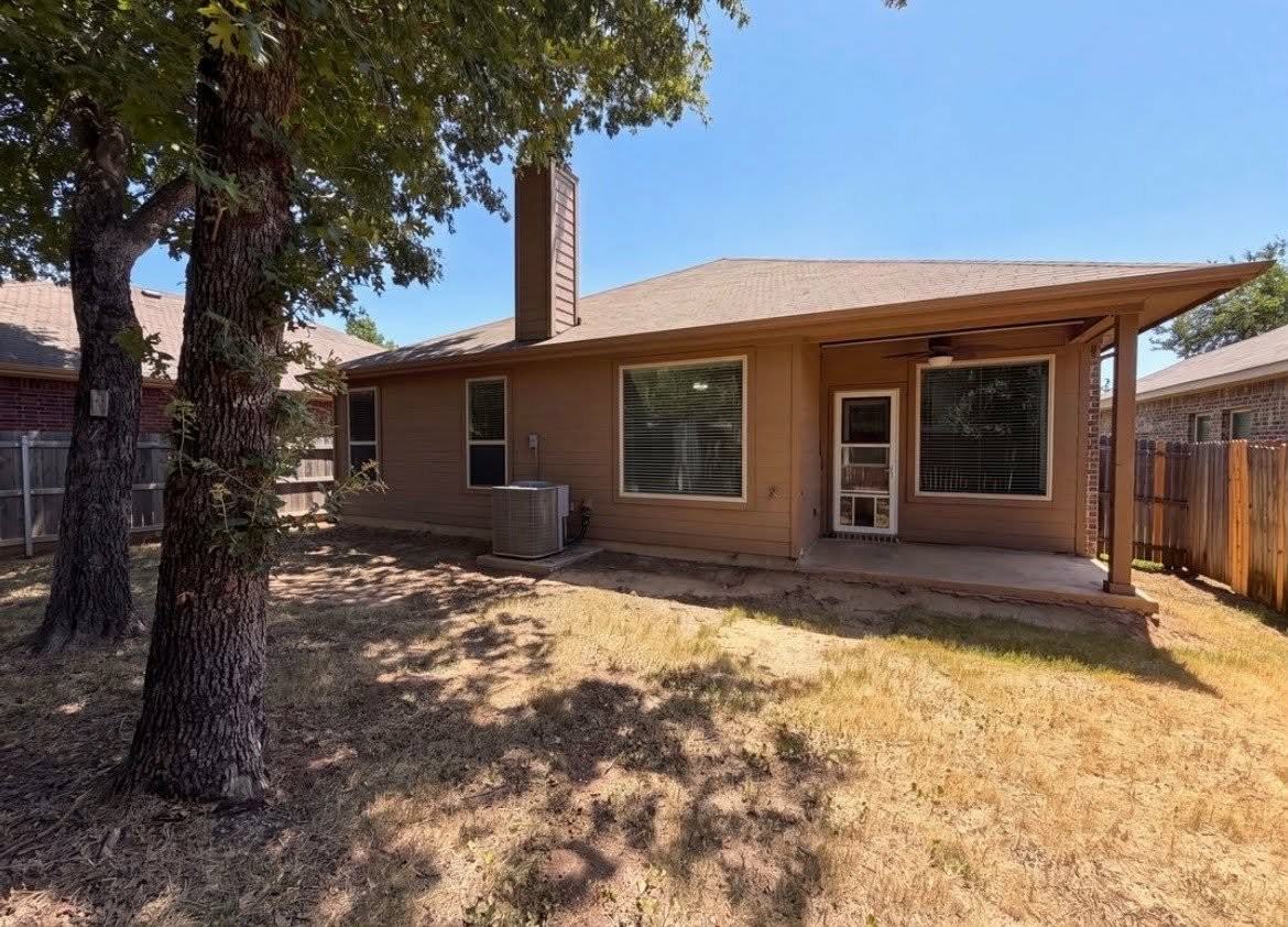 1008 Edgewater Dr - Photo 6 of 14