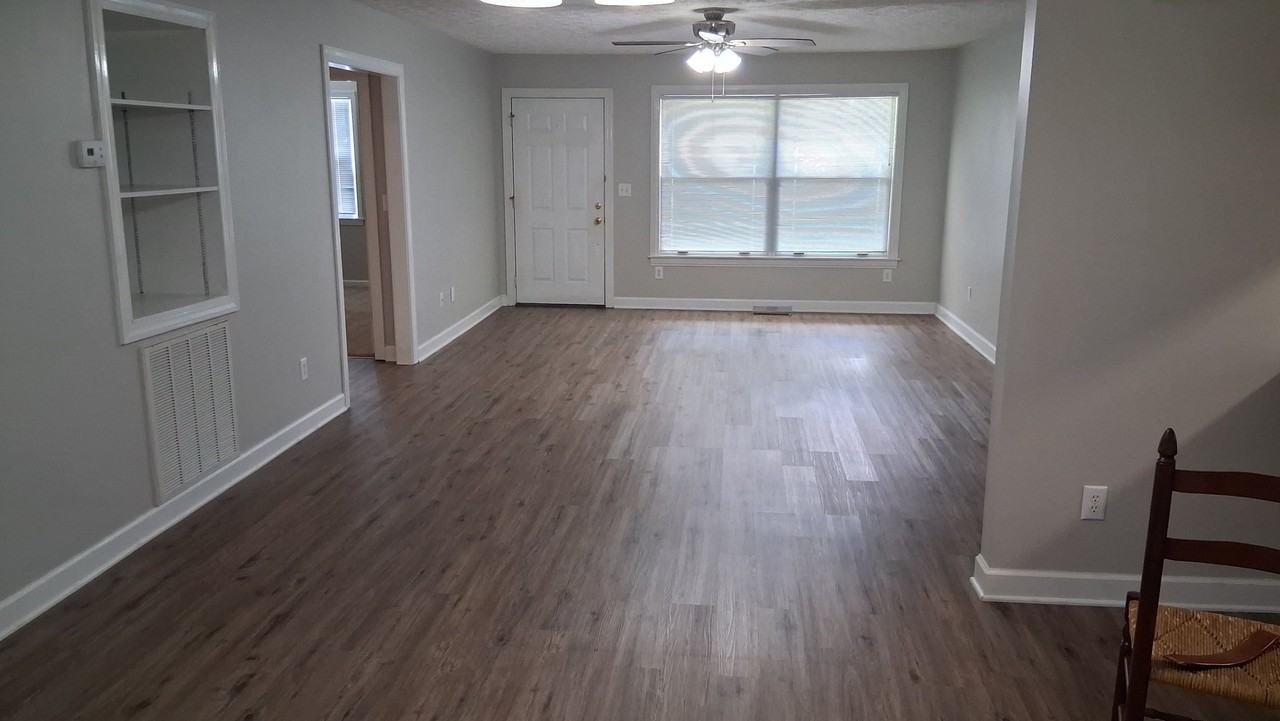 201 Hicks Dr - Photo 2 of 19