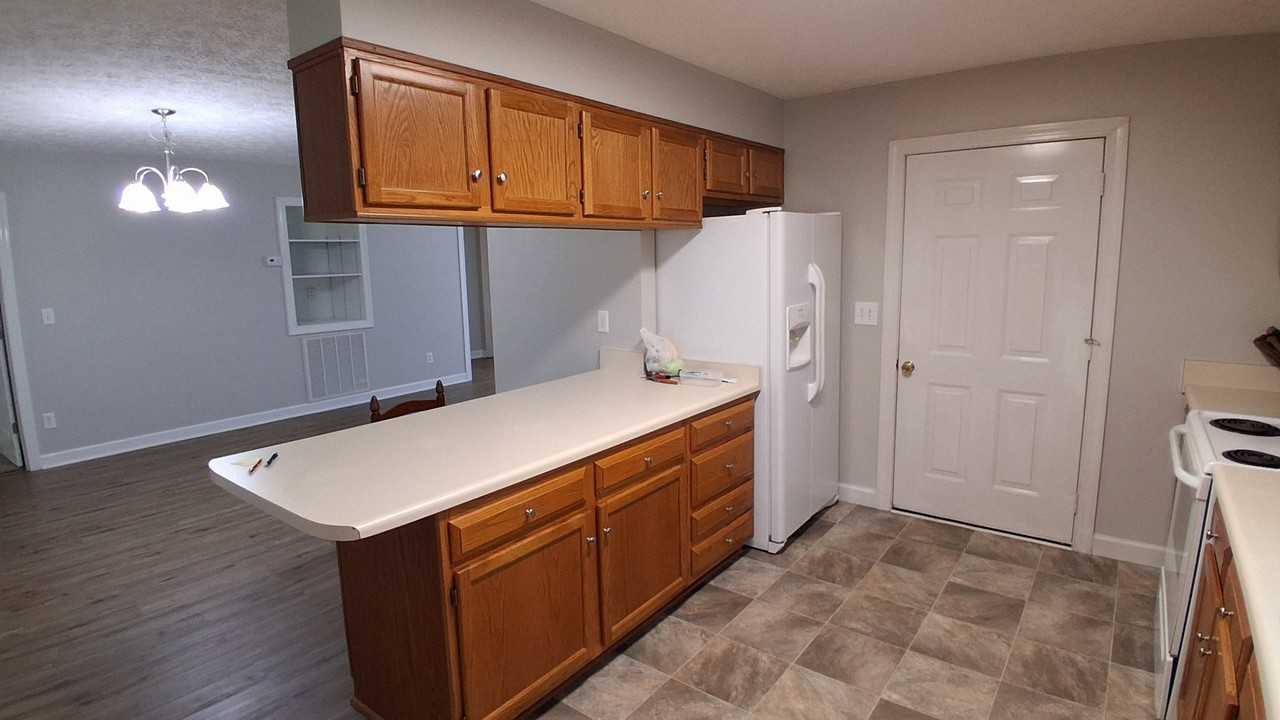 201 Hicks Dr - Photo 5 of 19