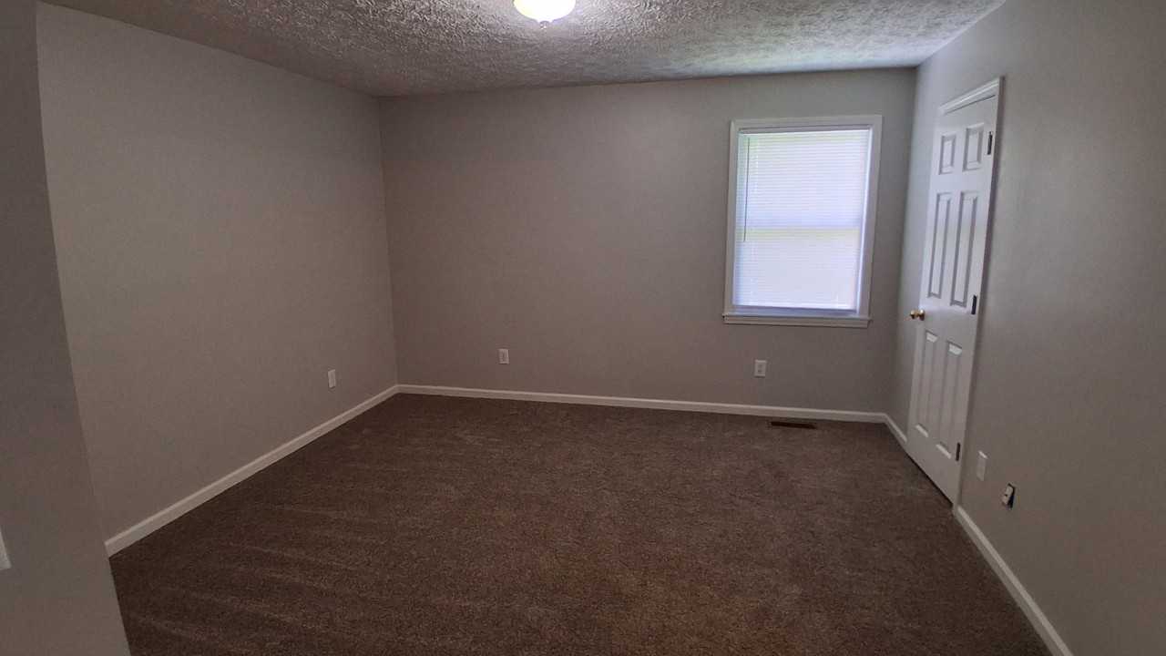 201 Hicks Dr - Photo 7 of 19