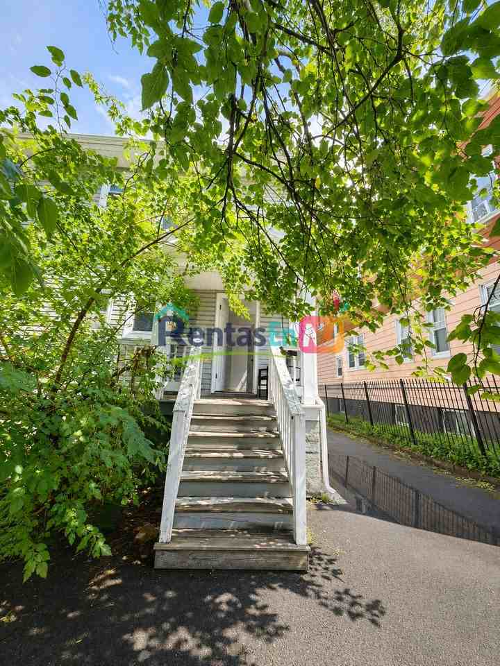 187 Vermont Ave #1 - Photo 2 of 10