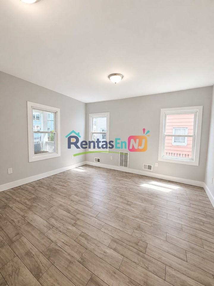 187 Vermont Ave #1 - Photo 3 of 10