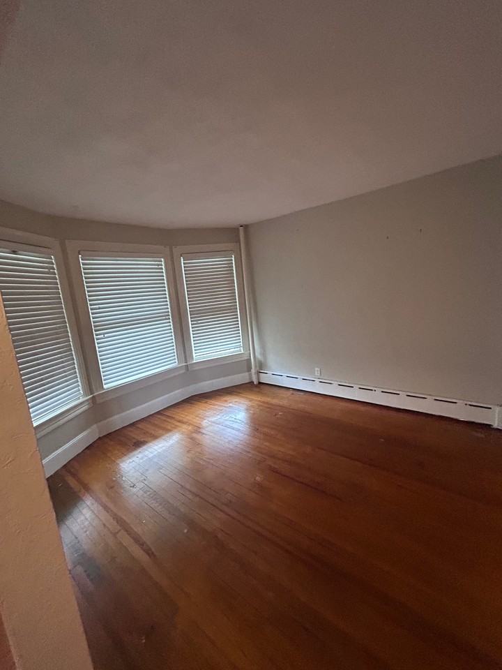 421 Wheeler Ave - Photo 5 of 37