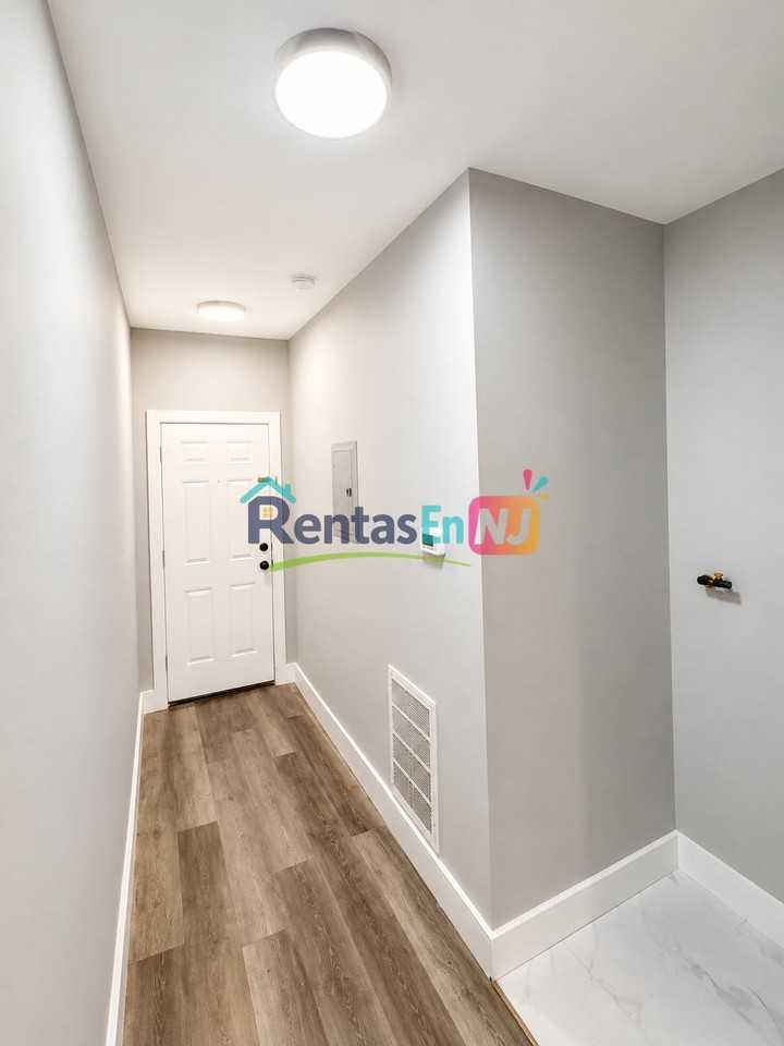 235 2nd St #2B - Photo 3 of 8