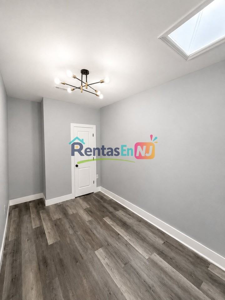 235 2nd St #2B - Photo 4 of 8