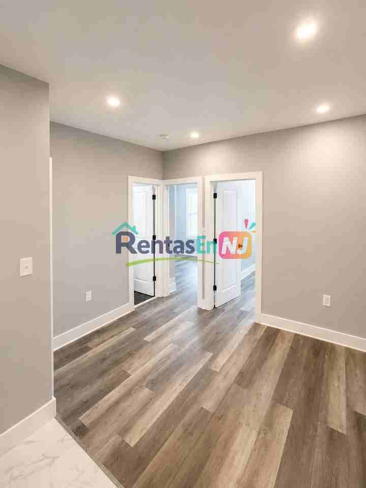235 2nd St #2B - Photo 6 of 8
