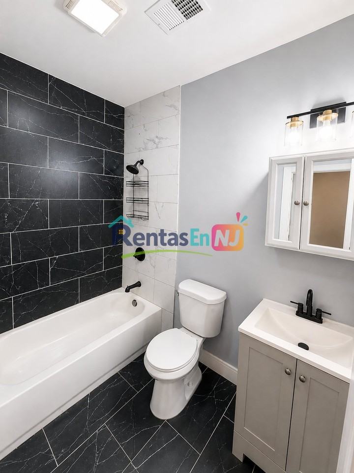 235 2nd St #2B - Photo 7 of 8