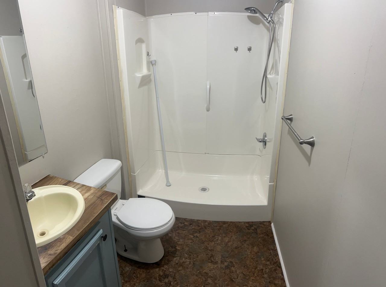 1370 Yorkshire Ln - Photo 3 of 11