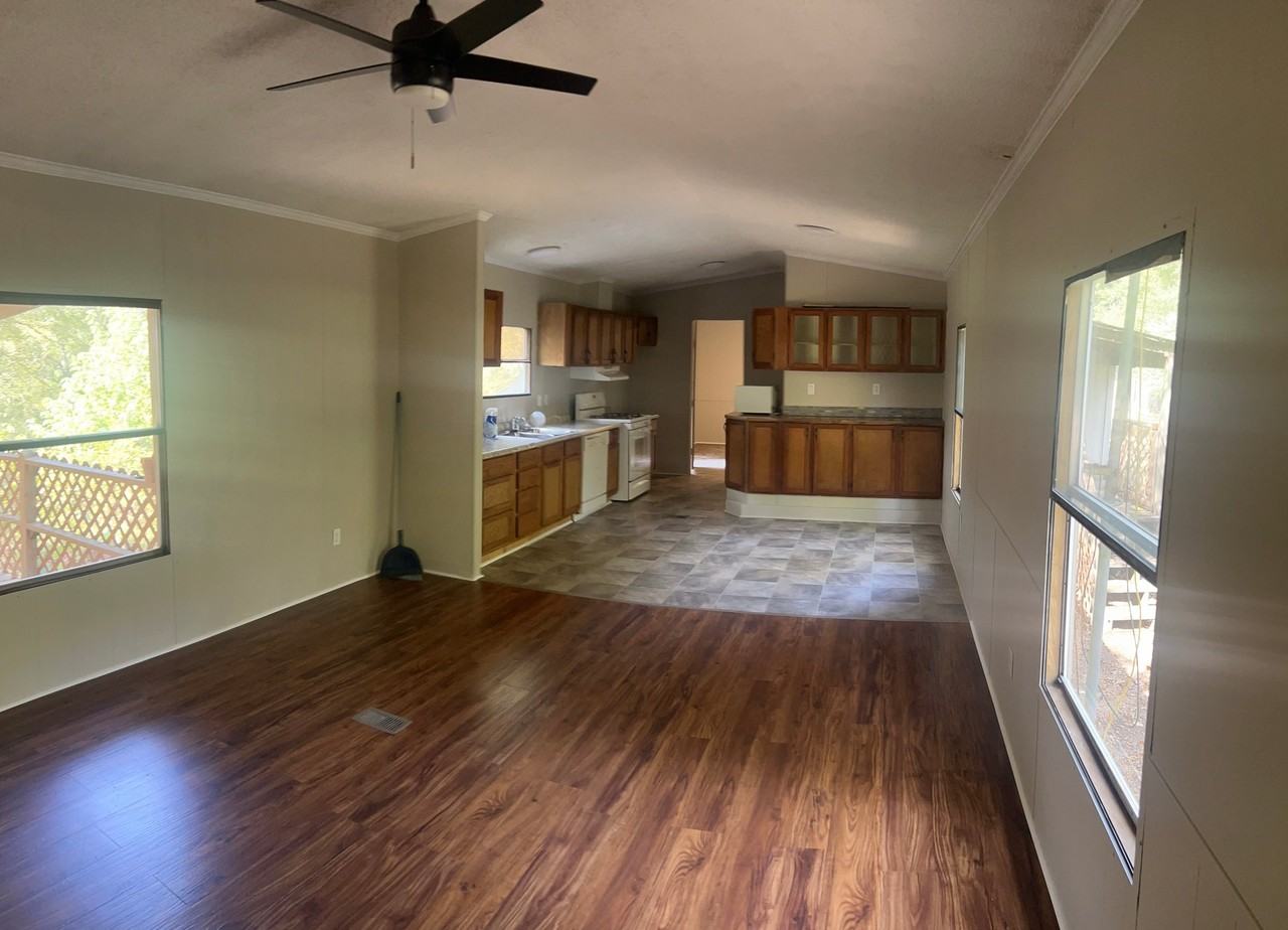 1370 Yorkshire Ln - Photo 5 of 11