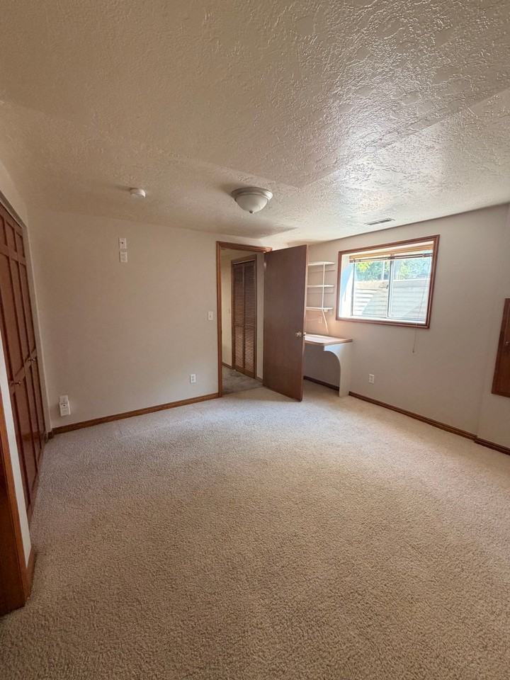 486 S Clover View Dr #1 - Photo 5 of 11