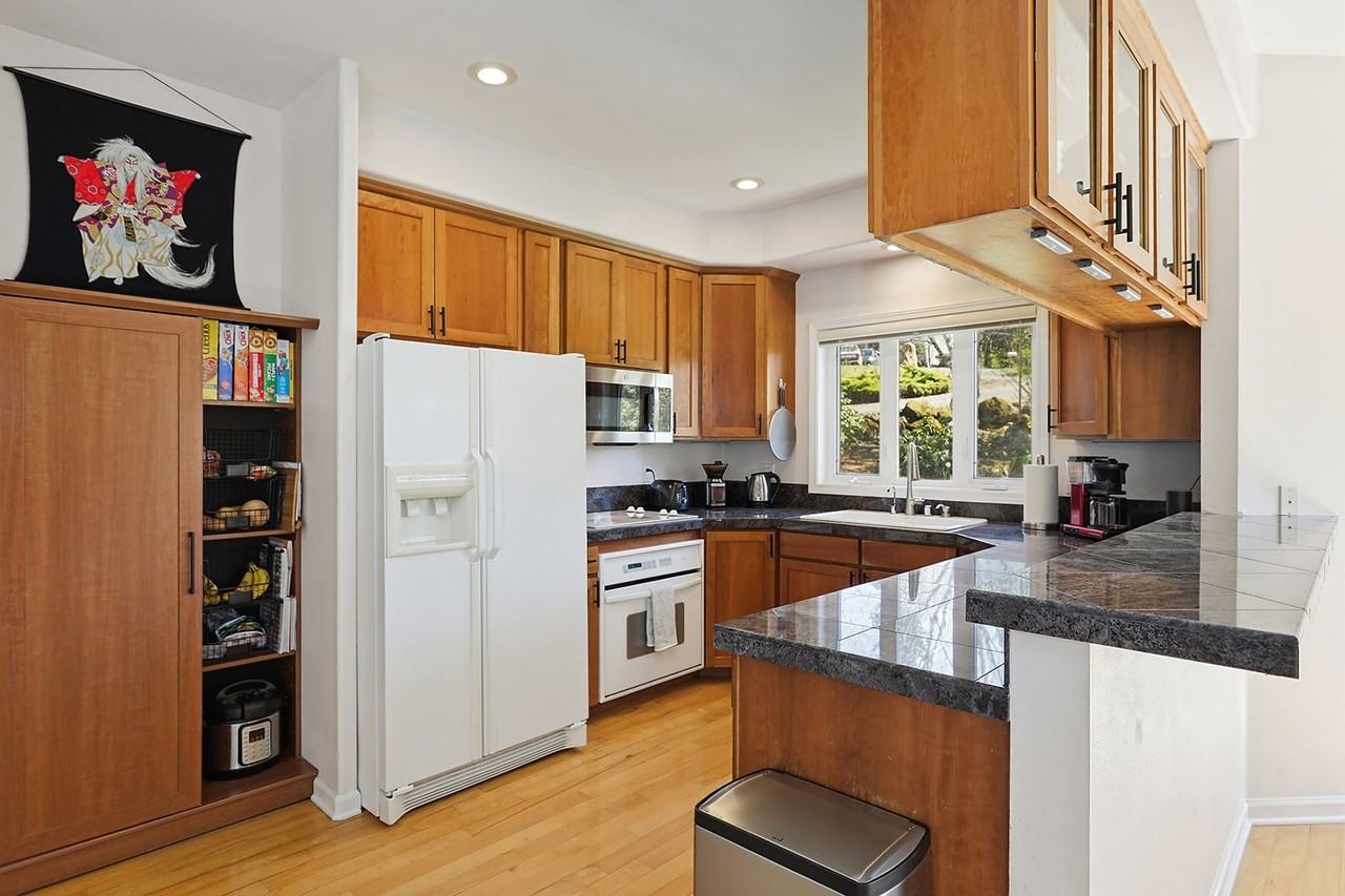 172 Palos Verdes - Photo 5 of 17