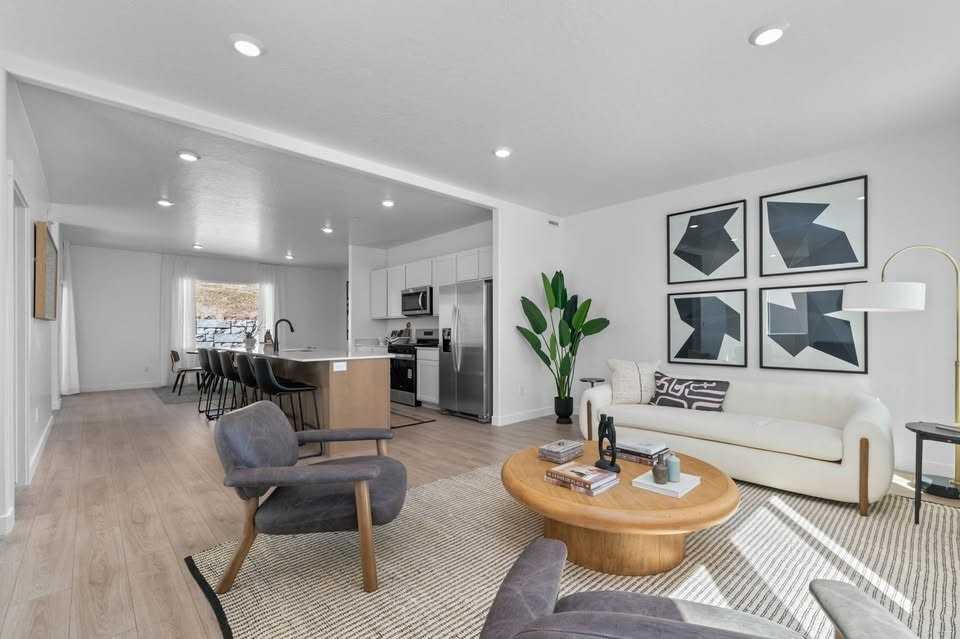 537 E Levengrove Dr - Photo 2 of 16