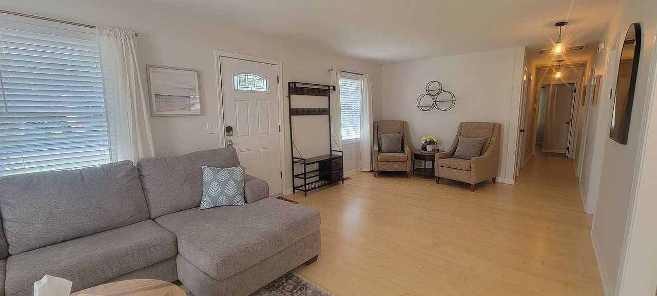 112 Betts St - Photo 3 of 17