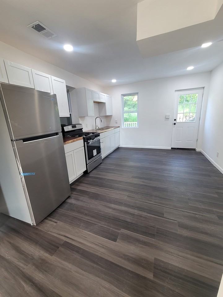 2346 Main St #3 - Photo 2 of 9