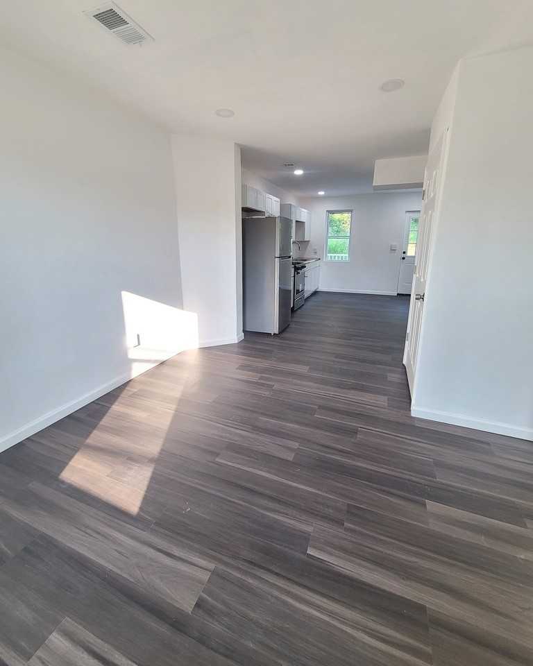 2346 Main St #3 - Photo 4 of 9