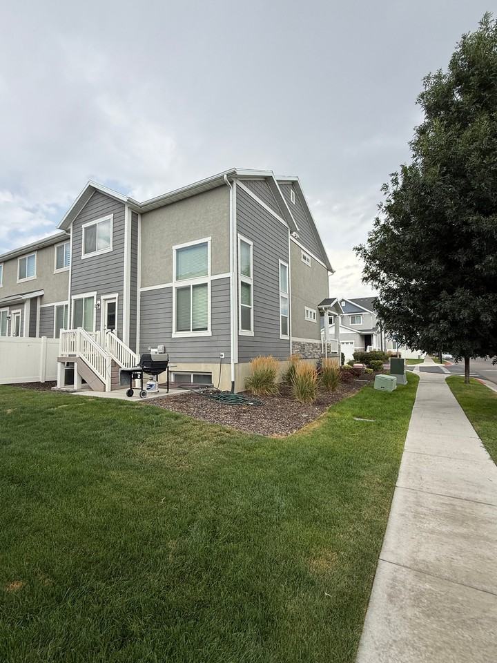 4111 W 1650 N - Photo 2 of 19