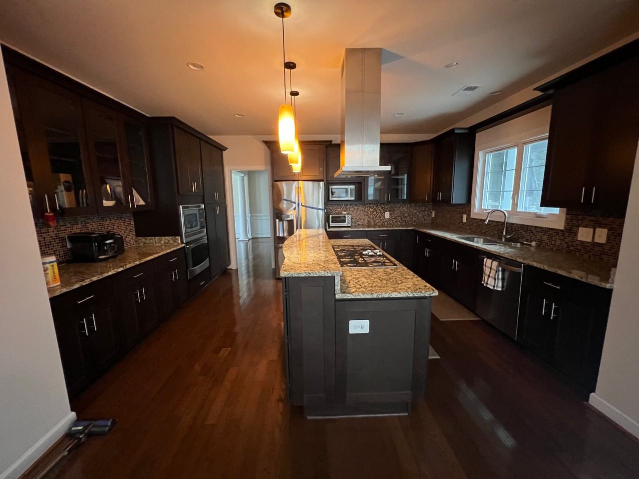 7102 Oriole Ave - Photo 3 of 7