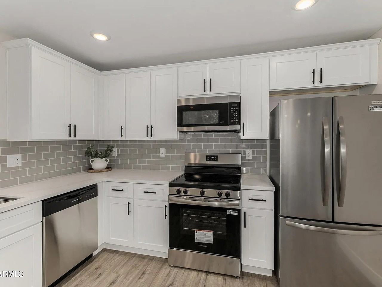 3234 E Marilyn Rd - Photo 2 of 15