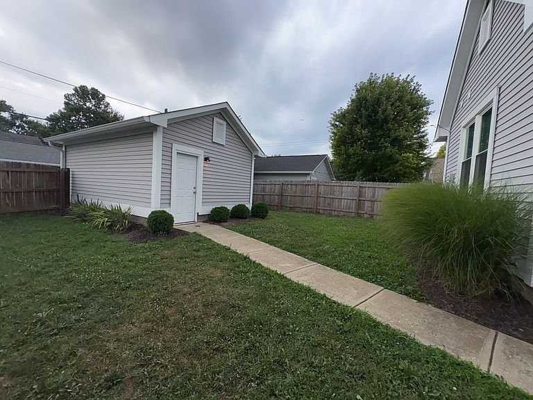 2424 N New Jersey St - Photo 2 of 11