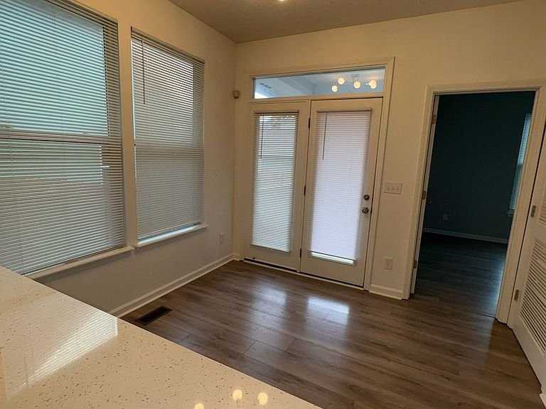 2424 N New Jersey St - Photo 5 of 11