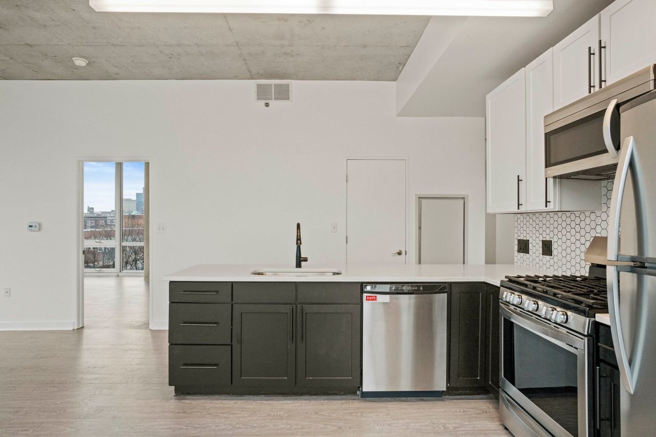 1407 S State St - Photo 5 of 15