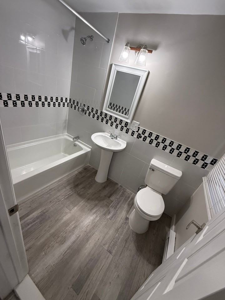 421 Washington St #A8 - Photo 3 of 5